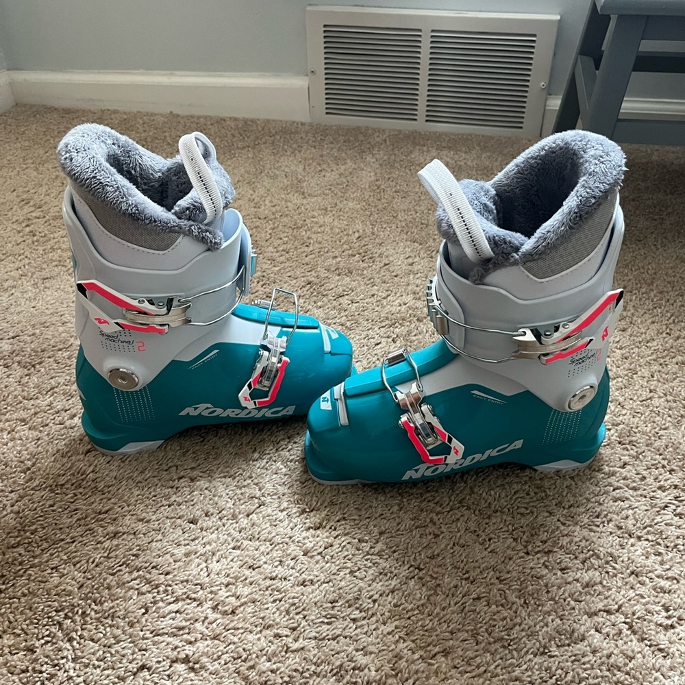 Nordica Kids Ski Boots - brand new, never used,  sz 21.5